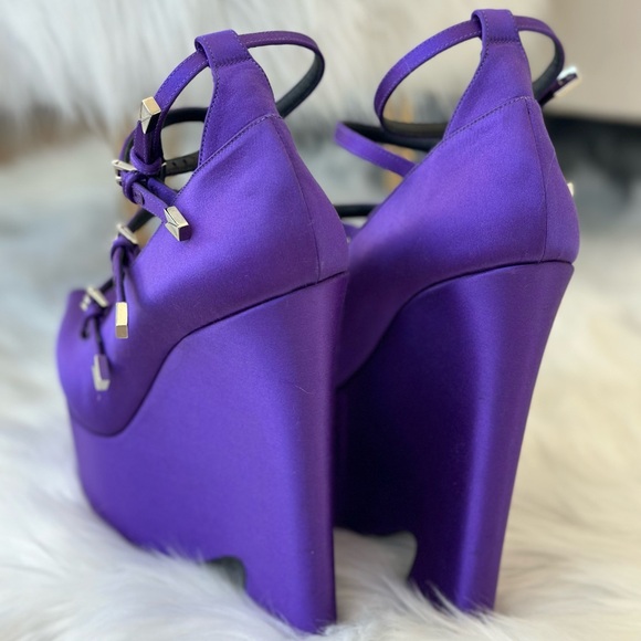 Versace Tempest Pump - Satin Purple - Size 39.5 (fits like a US size 8) - Picture 8 of 17